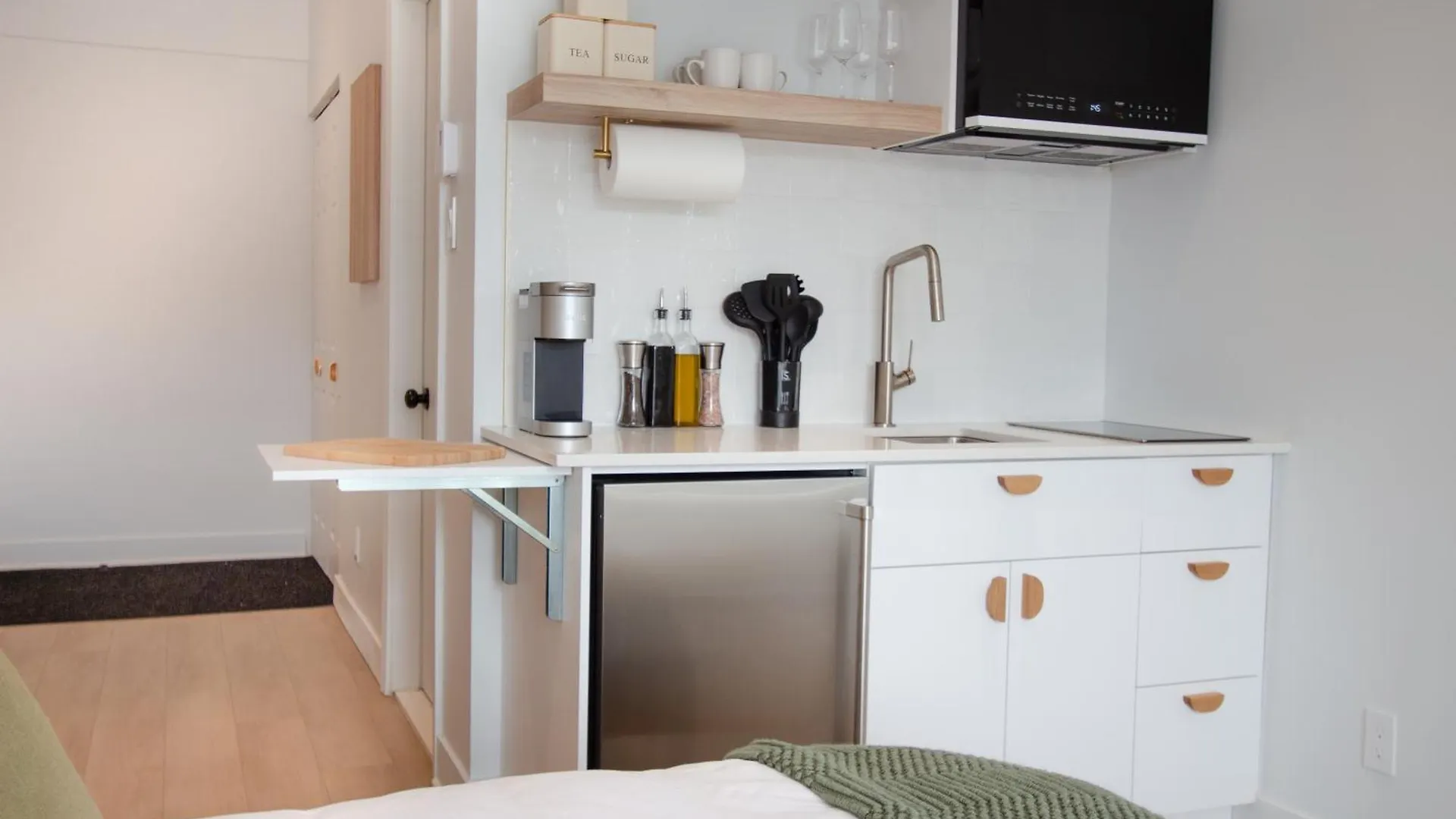 Apartment Studio #12 - Self Check-In - Plateau - St-Denis Montreal